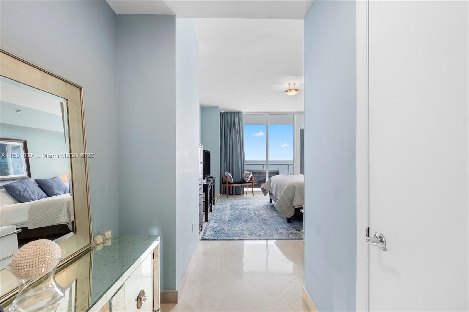 CONTINUUM ON SOUTH BEACH - Residential
