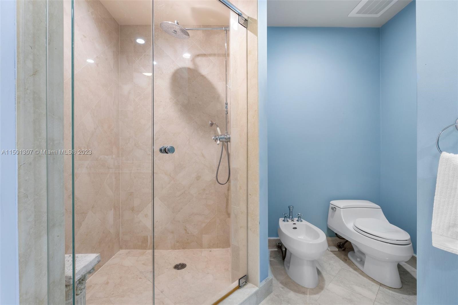 CONTINUUM ON SOUTH BEACH - Residential
