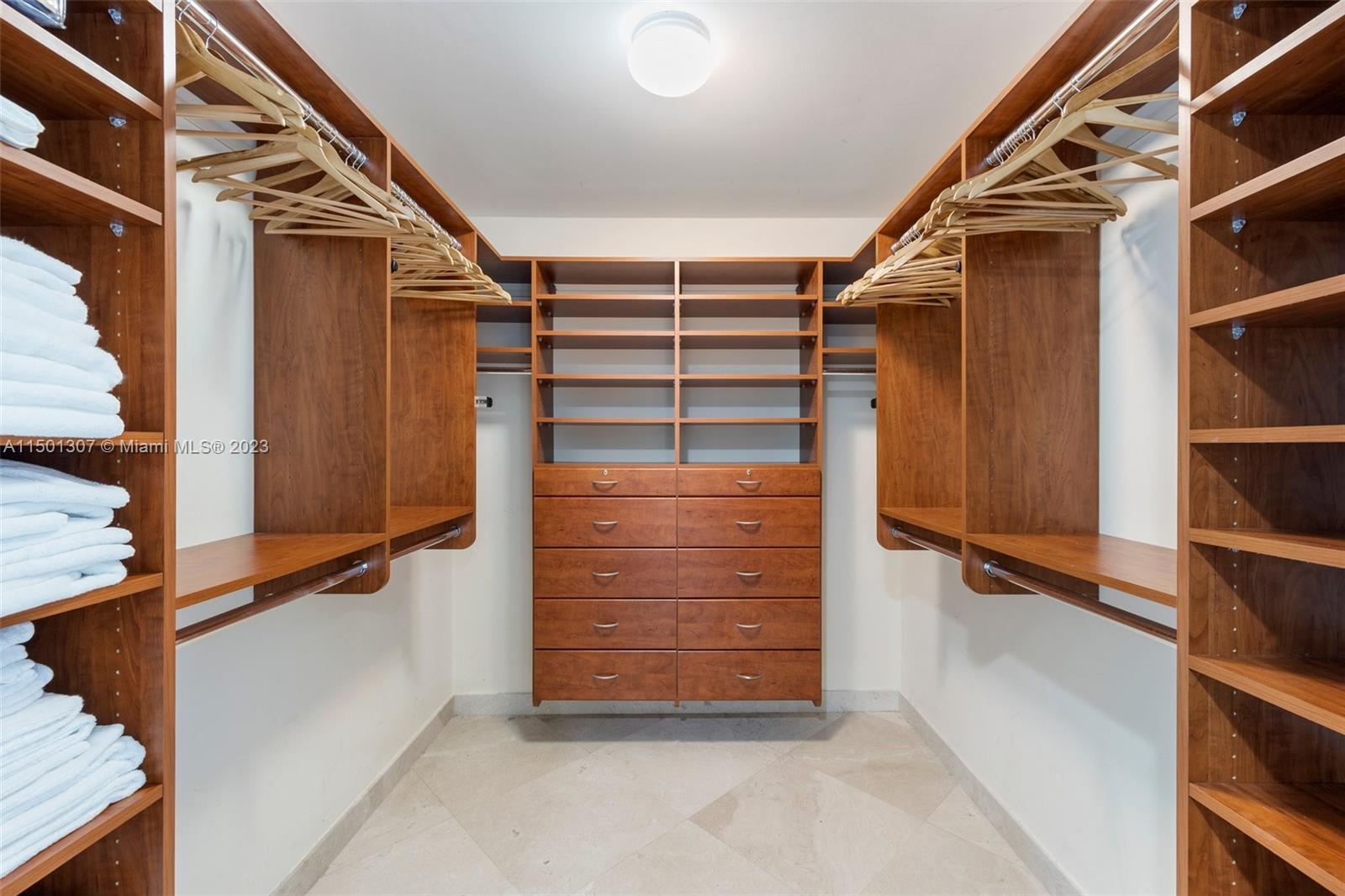 CONTINUUM ON SOUTH BEACH - Residential