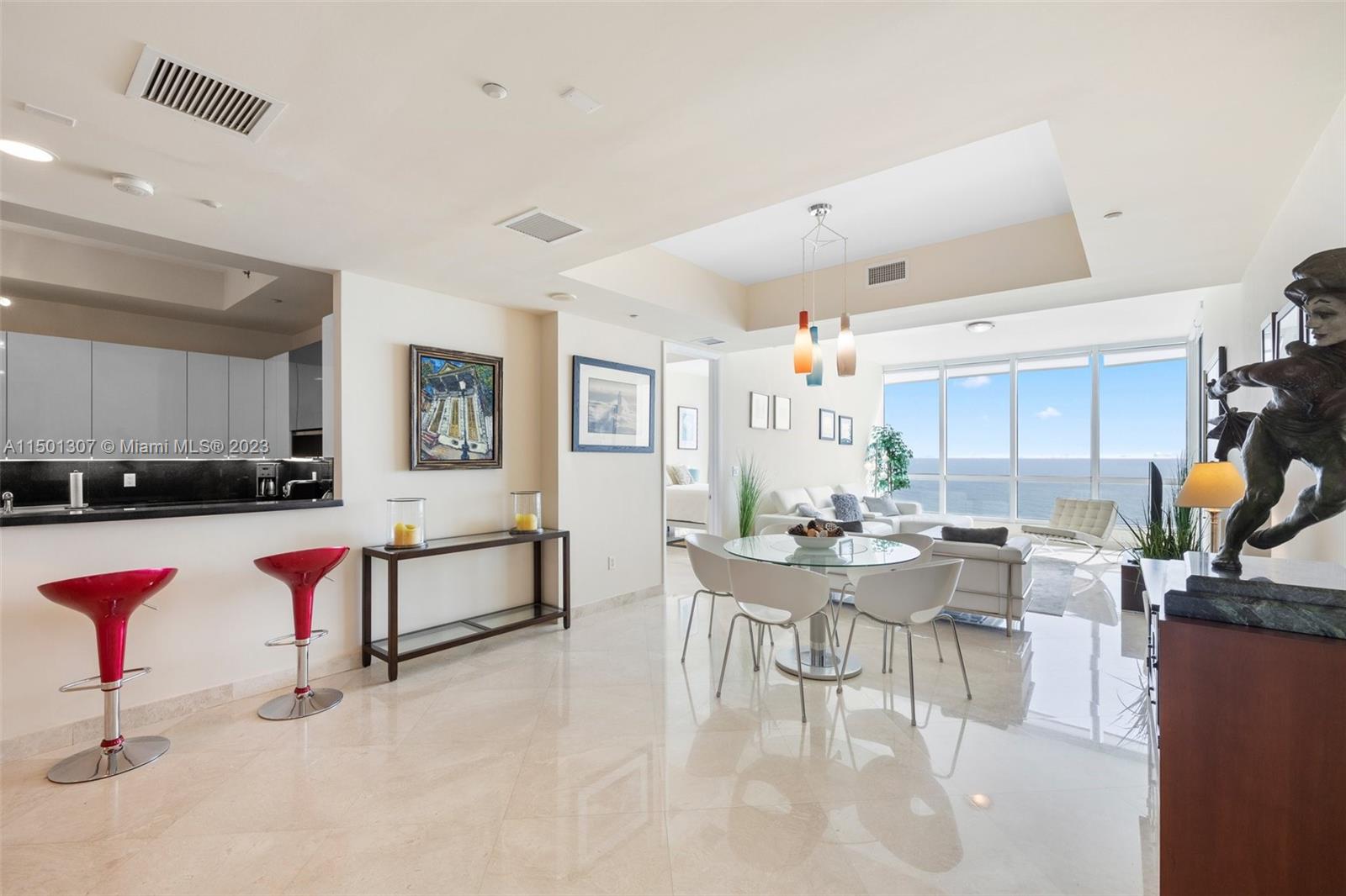 CONTINUUM ON SOUTH BEACH - Residential