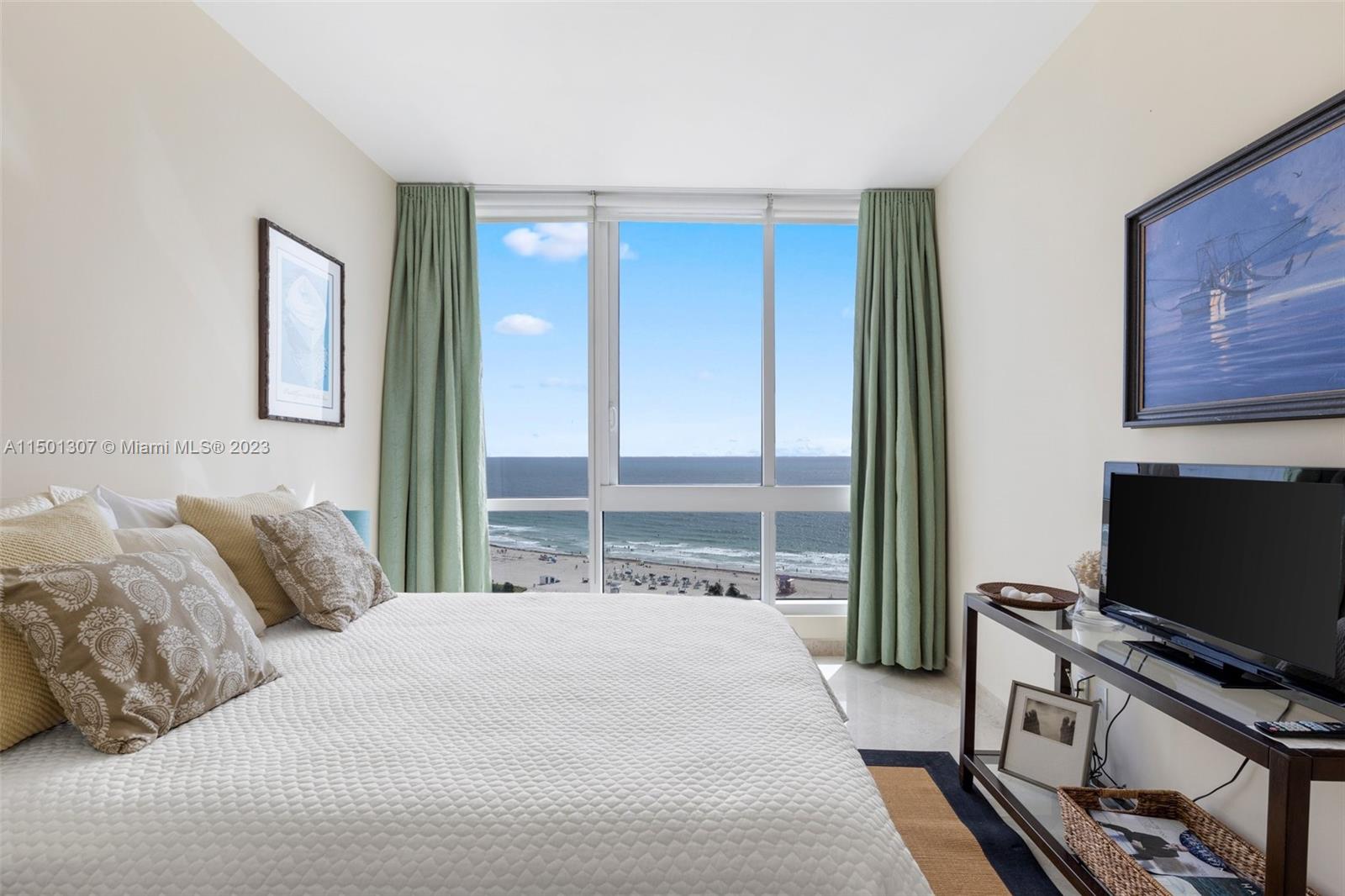 CONTINUUM ON SOUTH BEACH - Residential