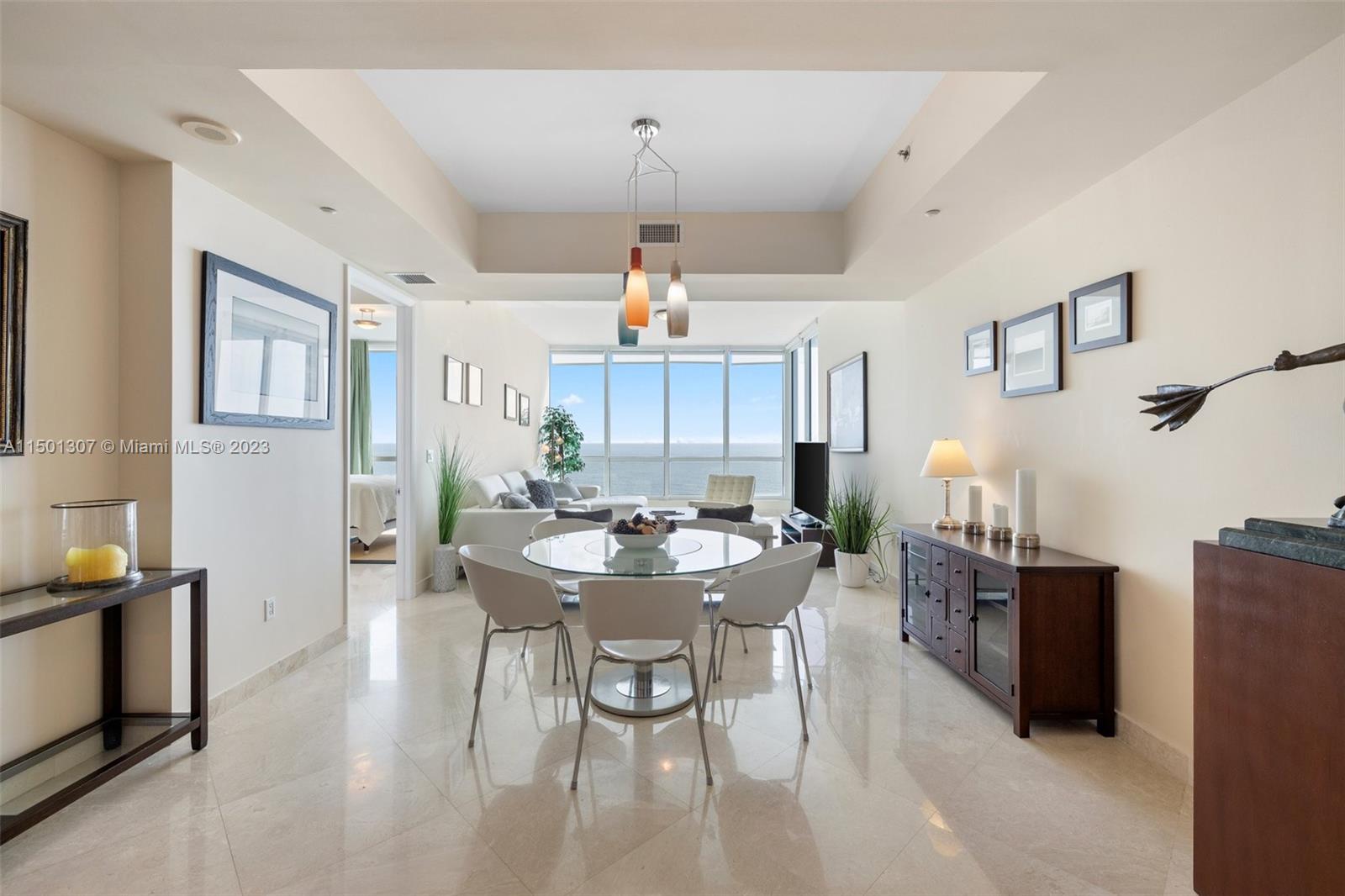 CONTINUUM ON SOUTH BEACH - Residential