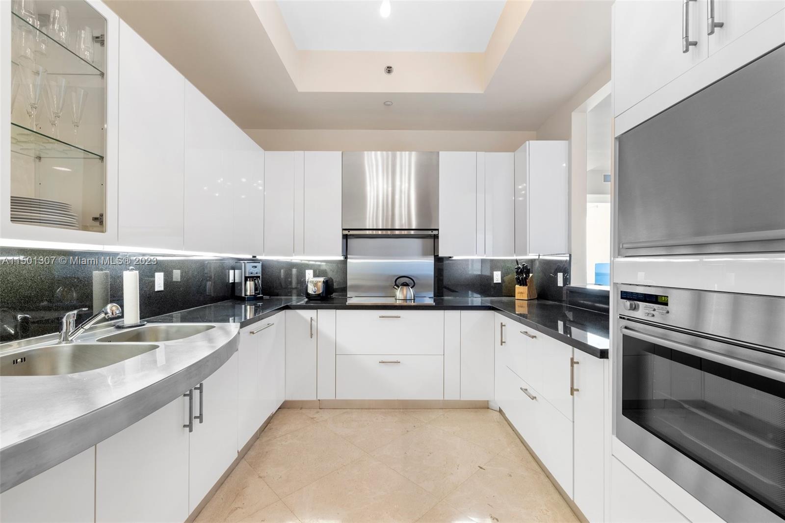 CONTINUUM ON SOUTH BEACH - Residential