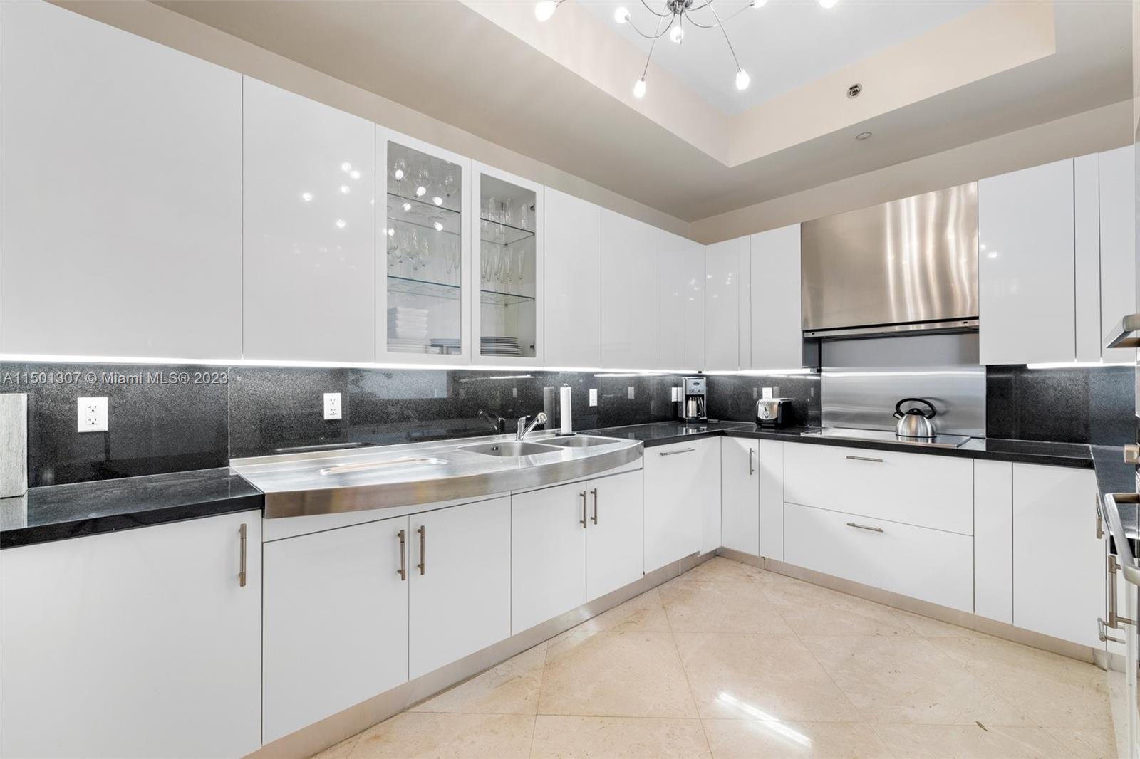 CONTINUUM ON SOUTH BEACH - Residential