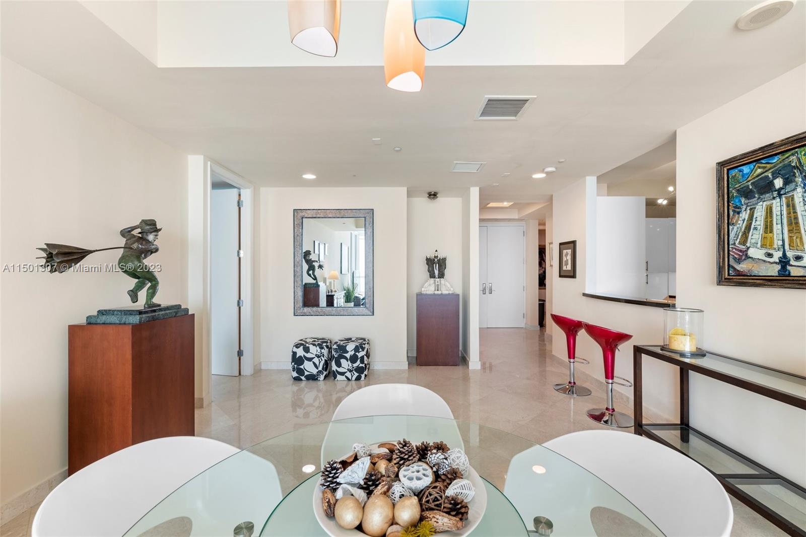 CONTINUUM ON SOUTH BEACH - Residential