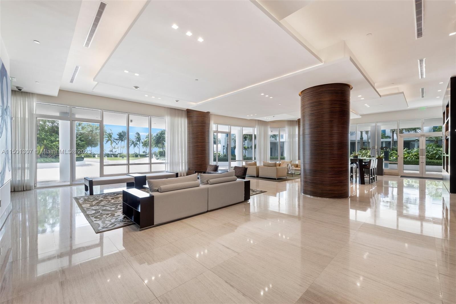 CONTINUUM ON SOUTH BEACH - Residential