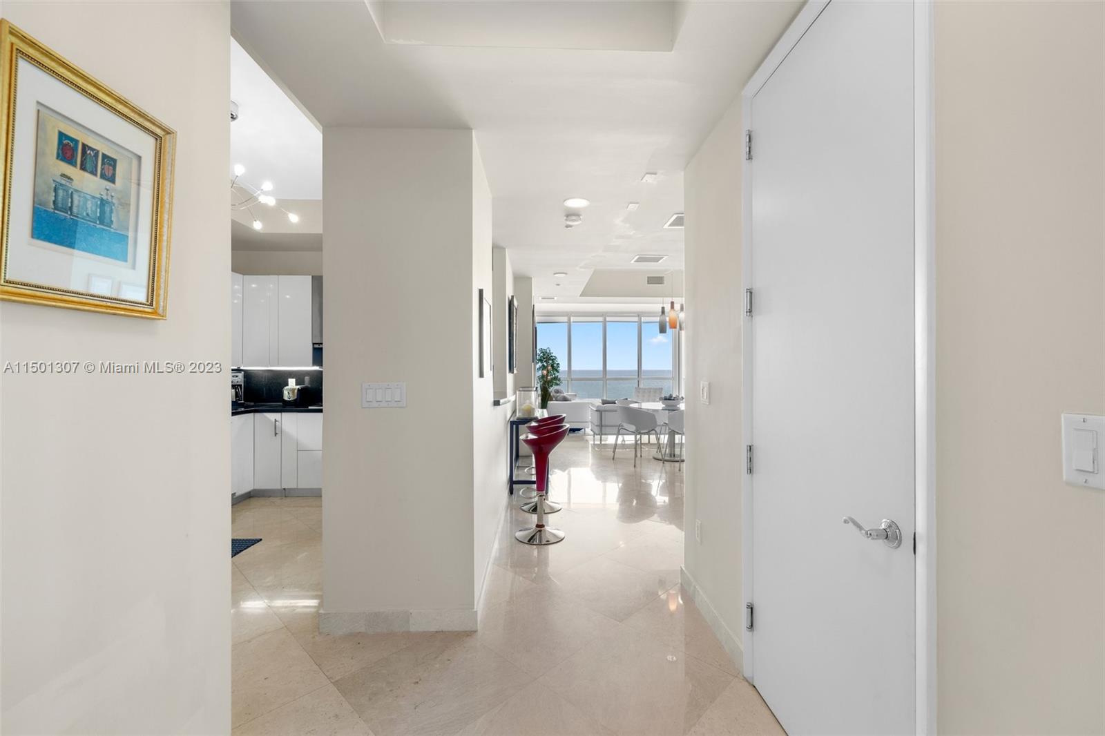 CONTINUUM ON SOUTH BEACH - Residential