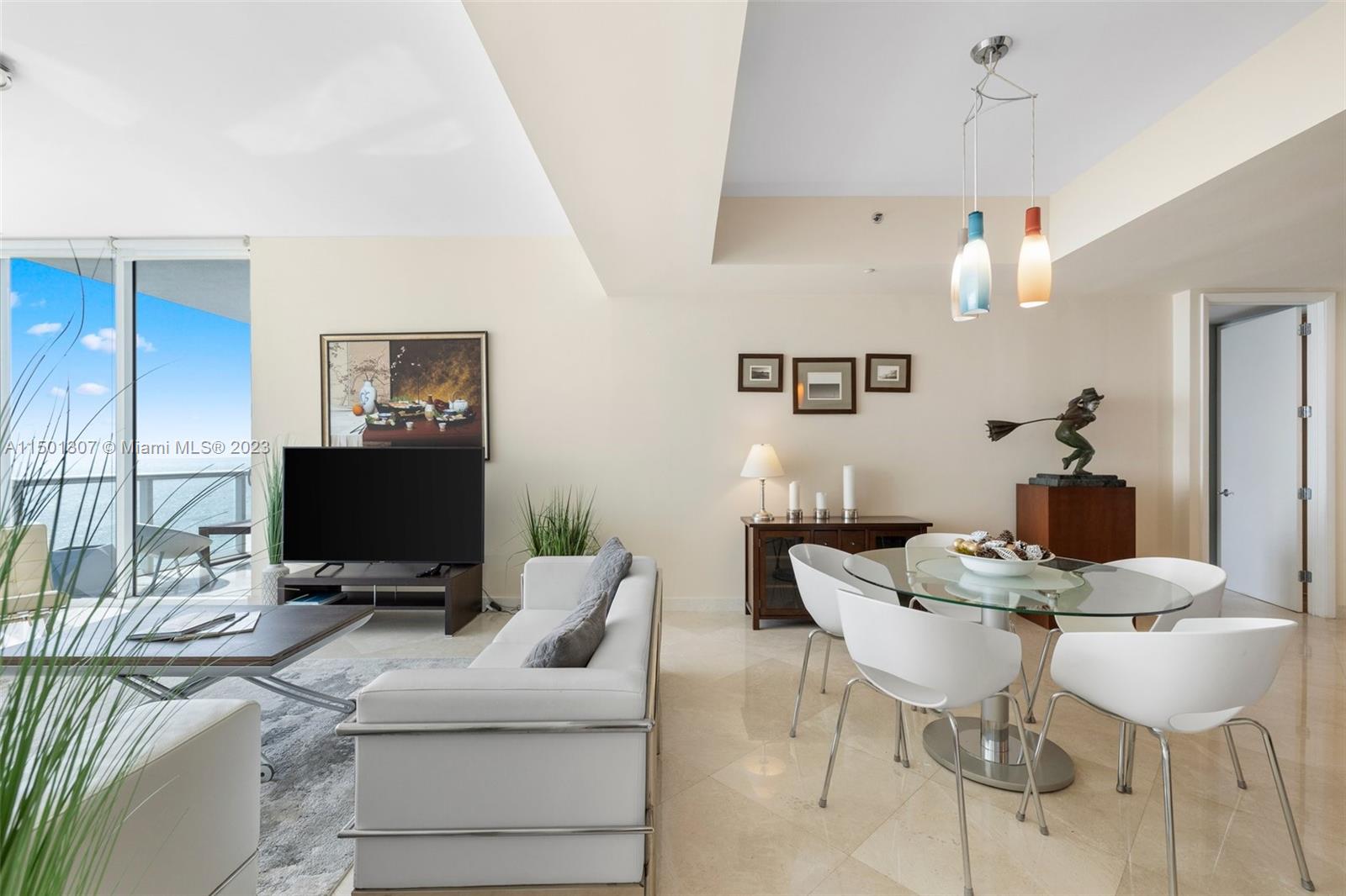 CONTINUUM ON SOUTH BEACH - Residential
