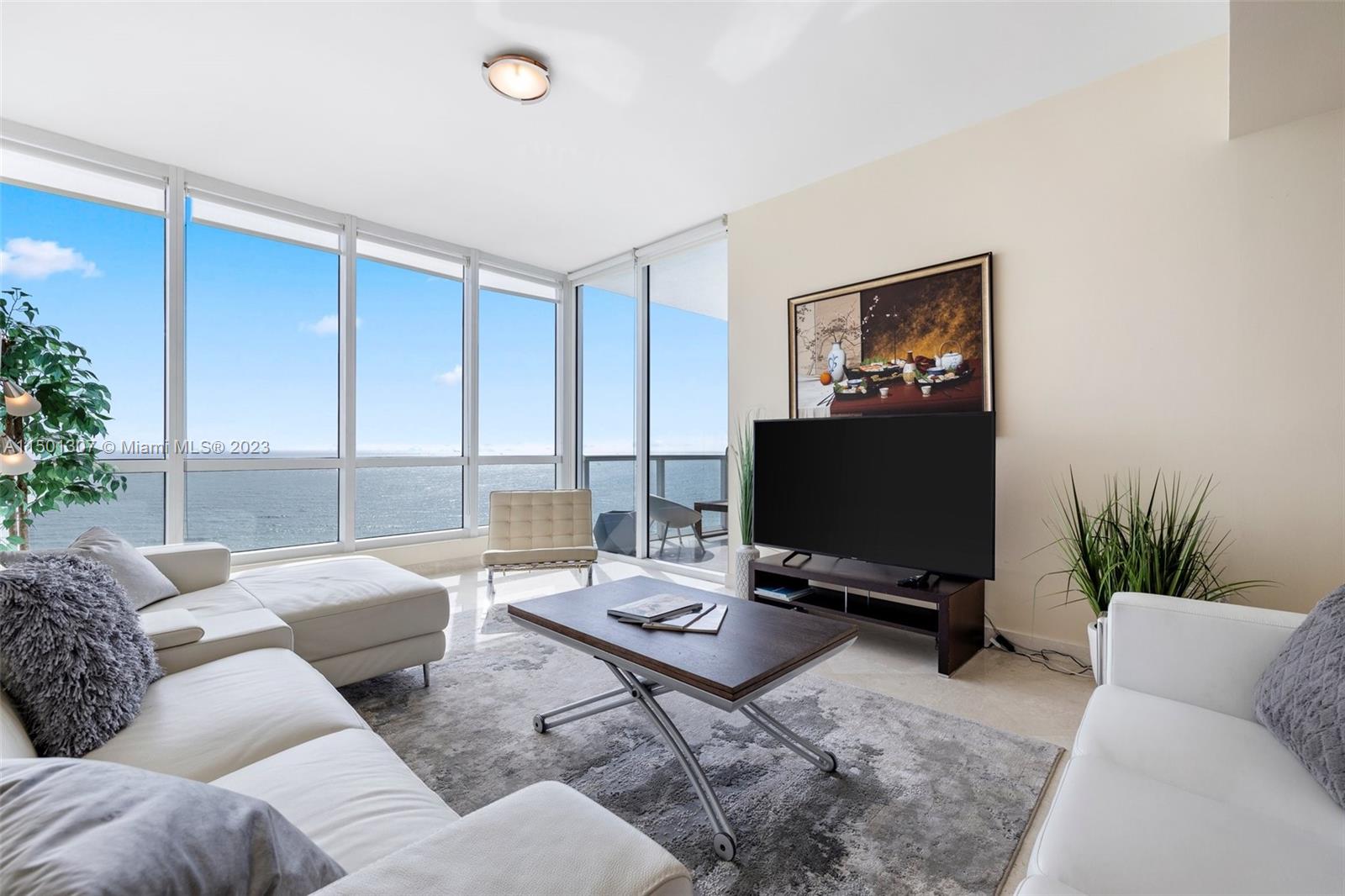 CONTINUUM ON SOUTH BEACH - Residential