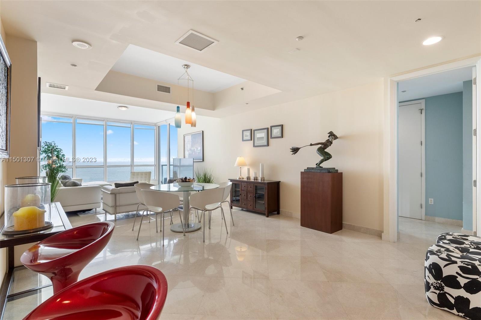 CONTINUUM ON SOUTH BEACH - Residential