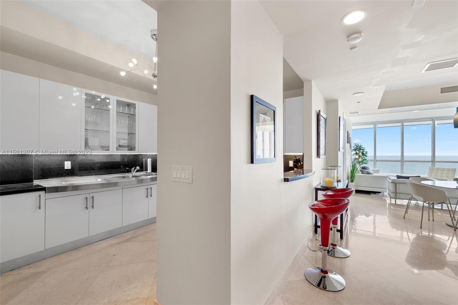 CONTINUUM ON SOUTH BEACH - Residential