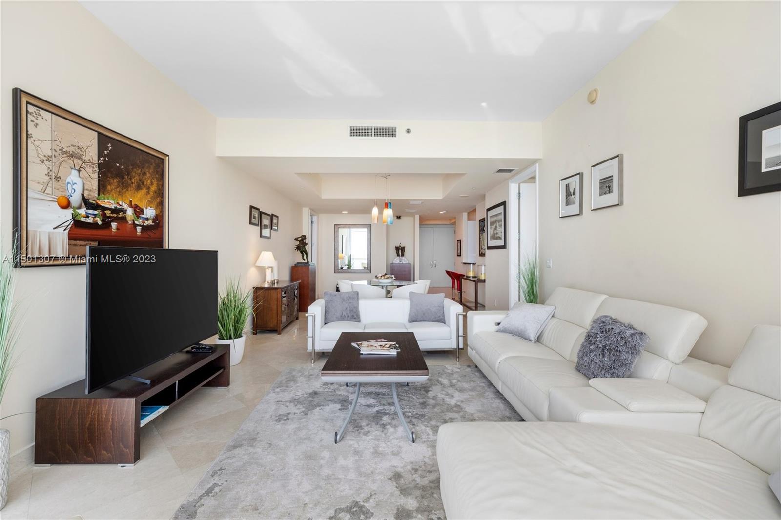 CONTINUUM ON SOUTH BEACH - Residential