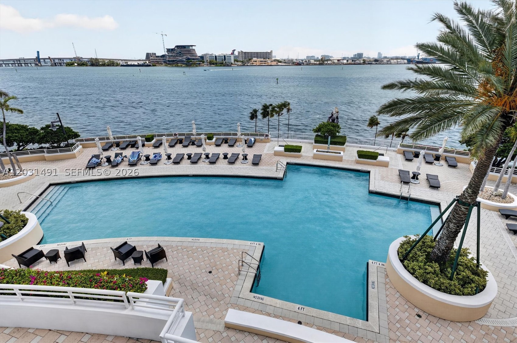THREE TEQUESTA POINT COND - Residential