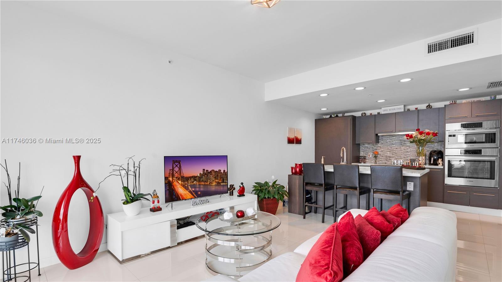 Stunning unit in Midtown Doral, located in the heart of Doral! This beautiful 1-bedroom, 1-bathroom condo features a modern European-style kitchen with sleek Bosch stainless steel appliances. Enjoy a prime location with easy access to top-rated schools, supermarkets, pharmacies, emergency services, restaurants, recreational areas, and more. A fantastic investment opportunity in one of the most sought-after areas of Doral!