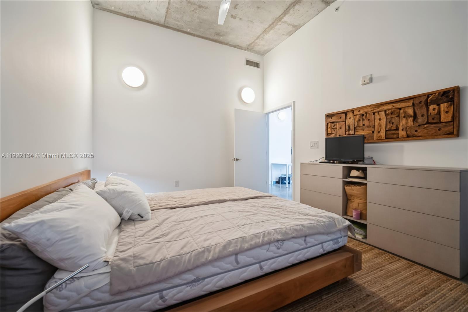 THE MERIDIAN CONDO - Residential