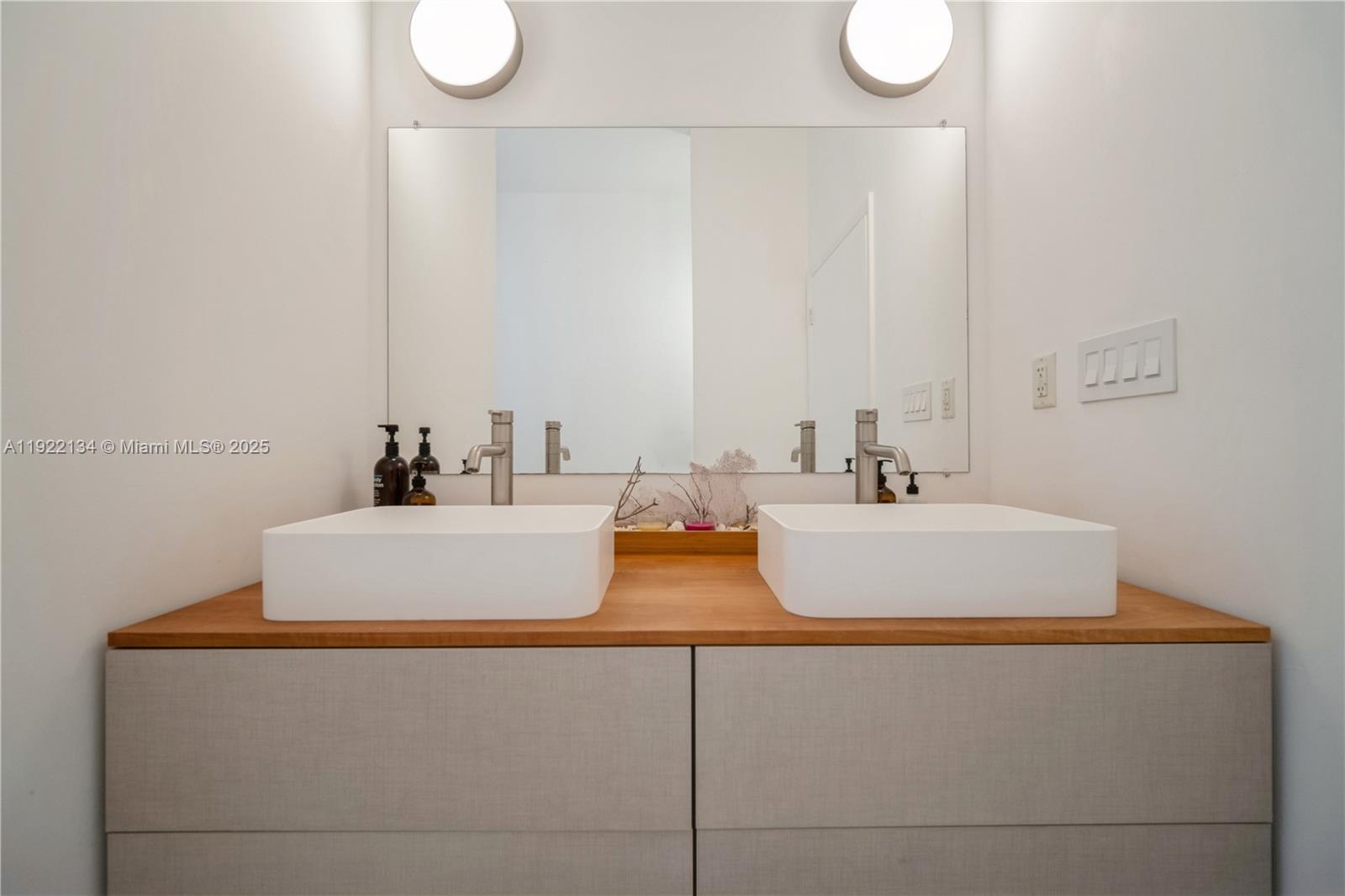 THE MERIDIAN CONDO - Residential