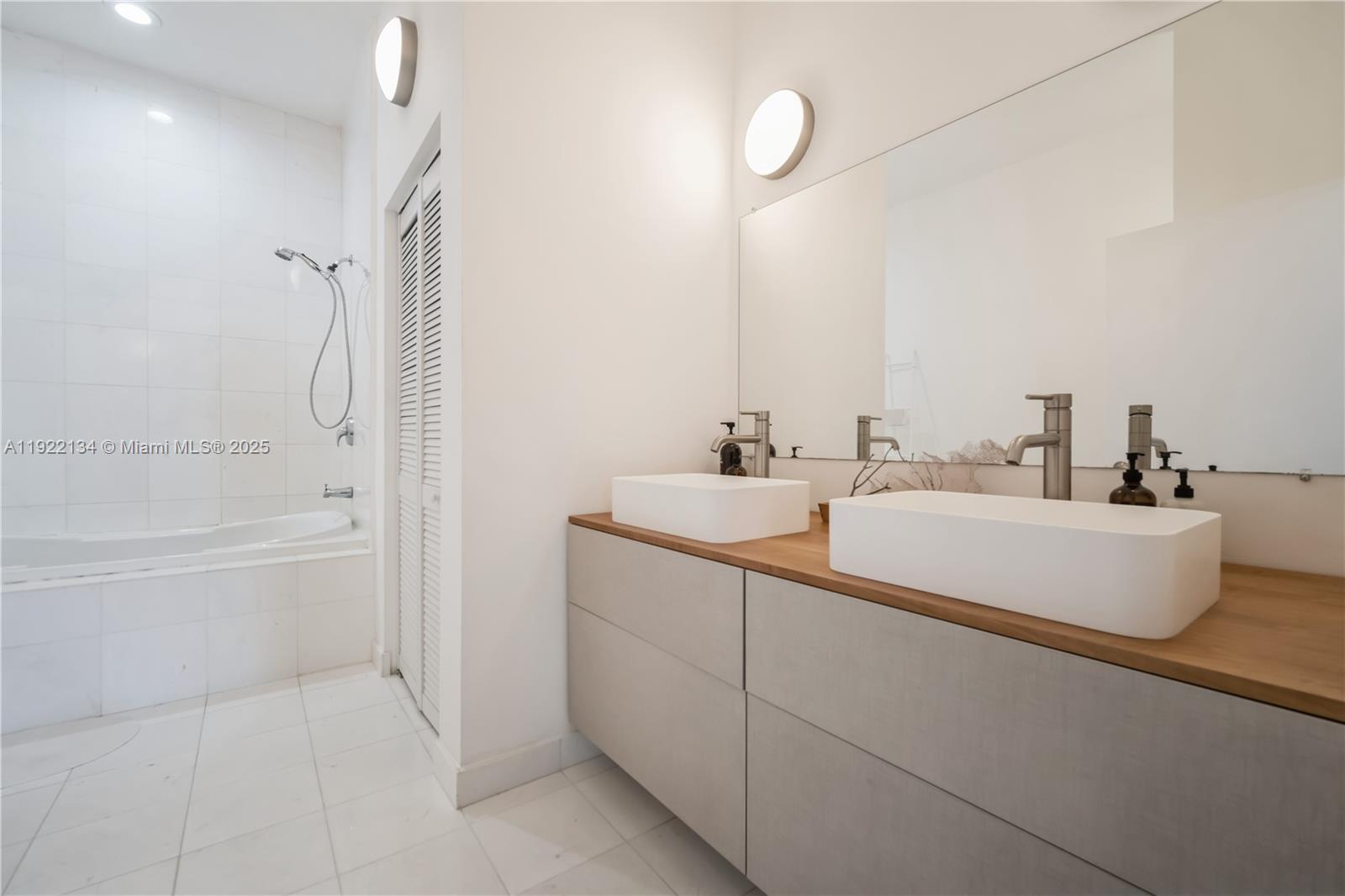THE MERIDIAN CONDO - Residential
