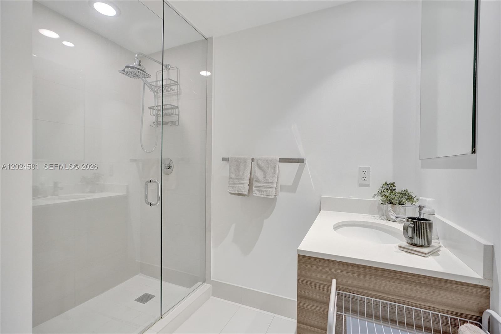 3401 MIDTOWN CONDO - Residential Lease