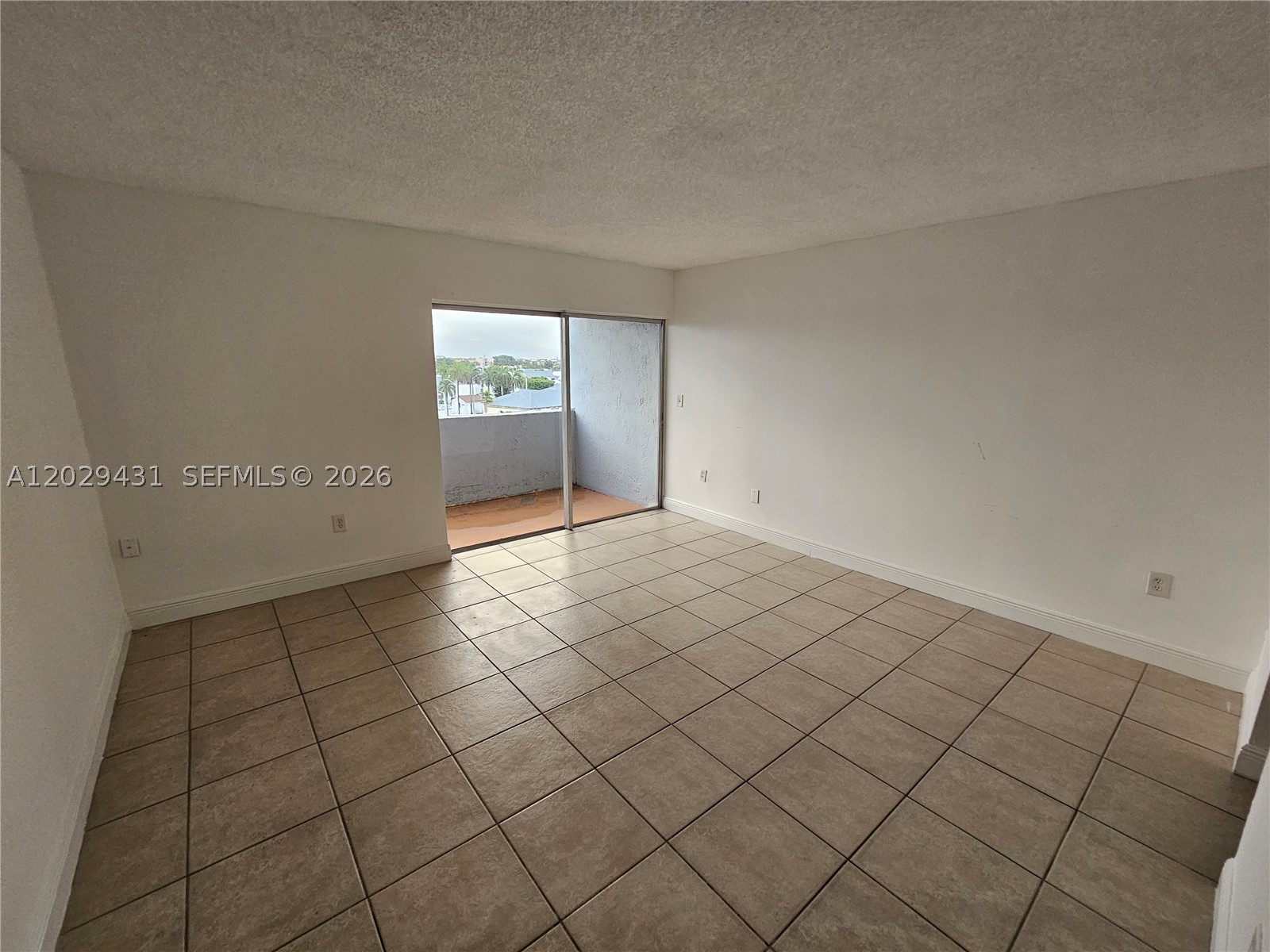 THE BEACH CLUB FONTAINEBL - Residential Lease