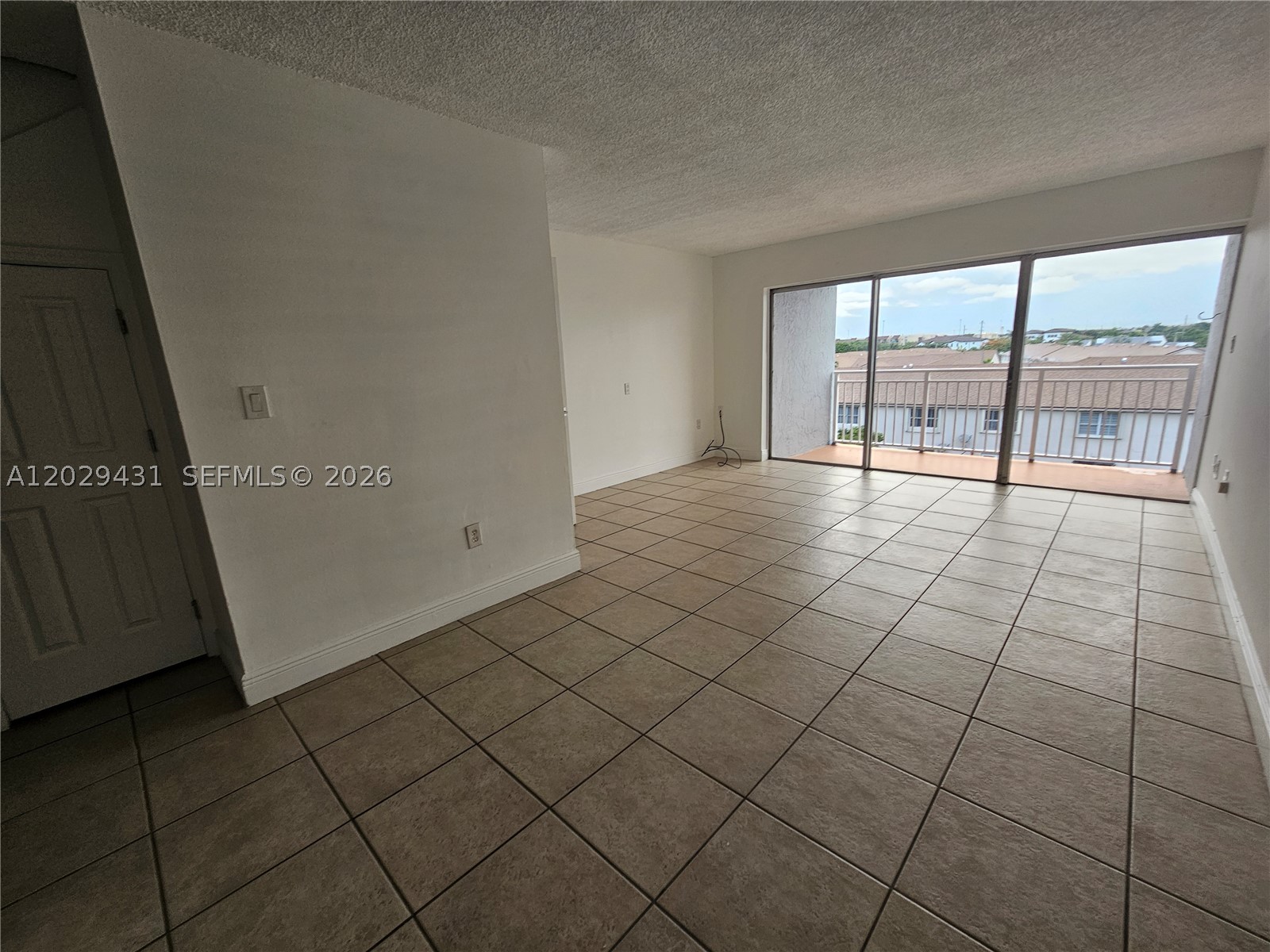 THE BEACH CLUB FONTAINEBL - Residential Lease