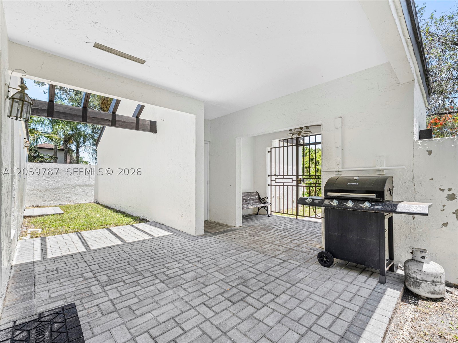 WEITZER SHAUNA MEADOWS SE - Residential