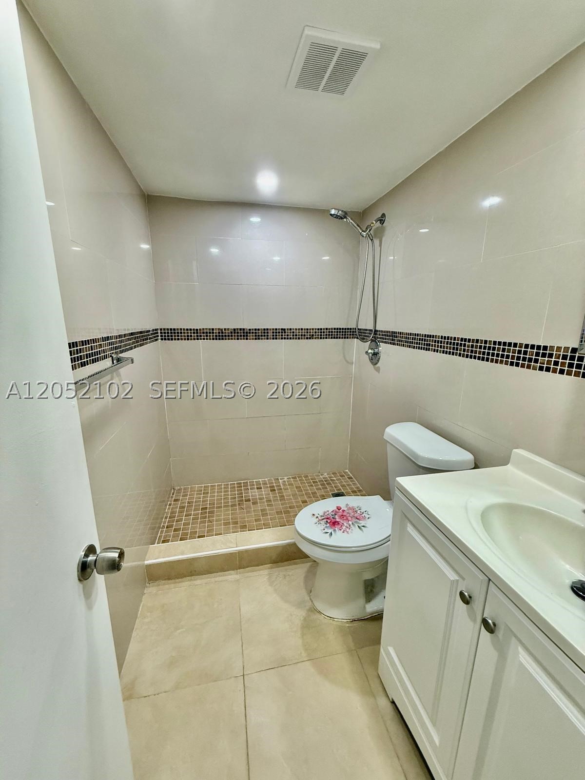 RO-MONT SOUTH GREEN CONDO - Residential Lease