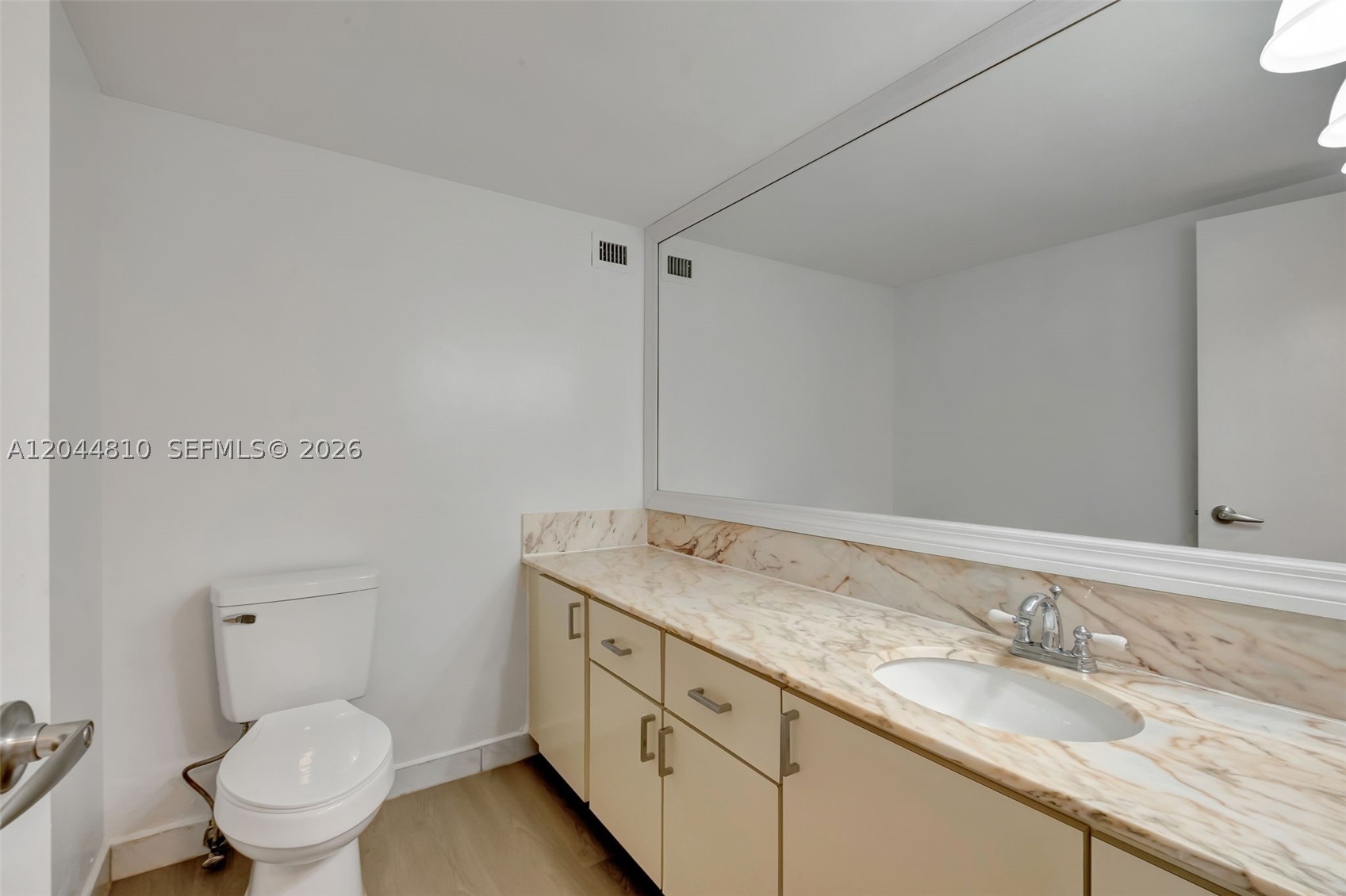 THE CARRIAGE HOUSE CONDO - Residential Lease