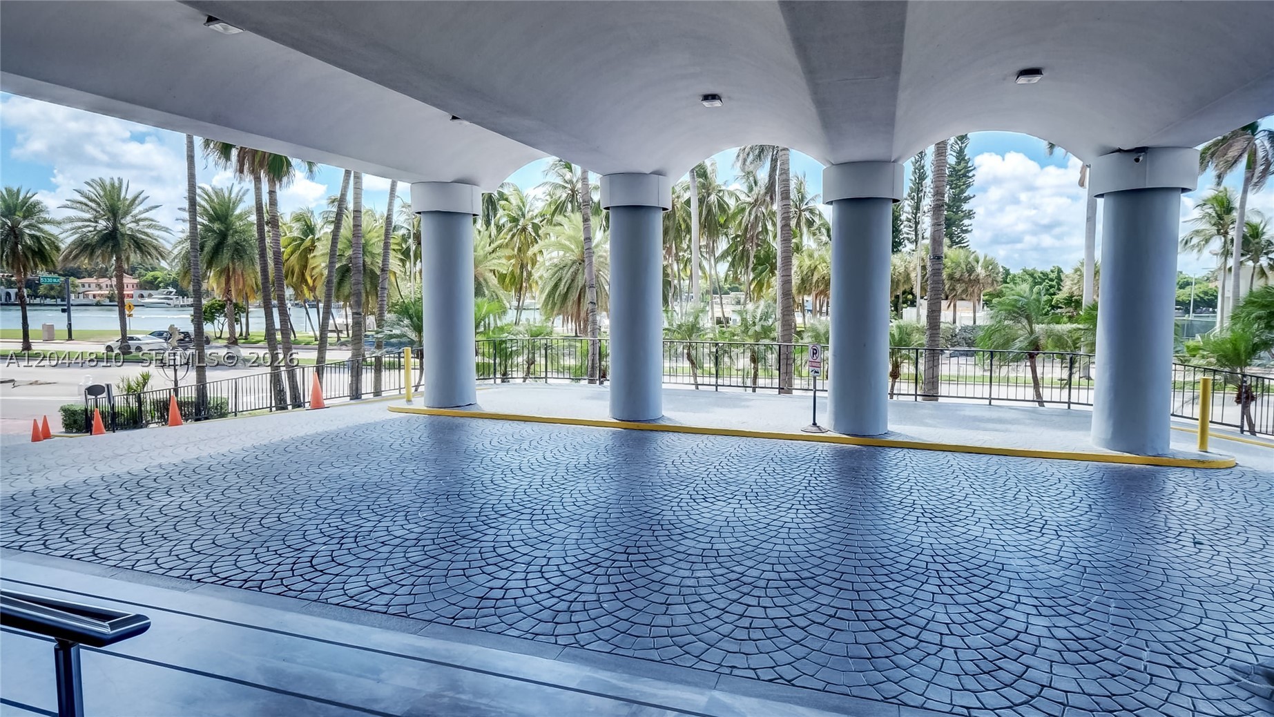THE CARRIAGE HOUSE CONDO - Residential Lease