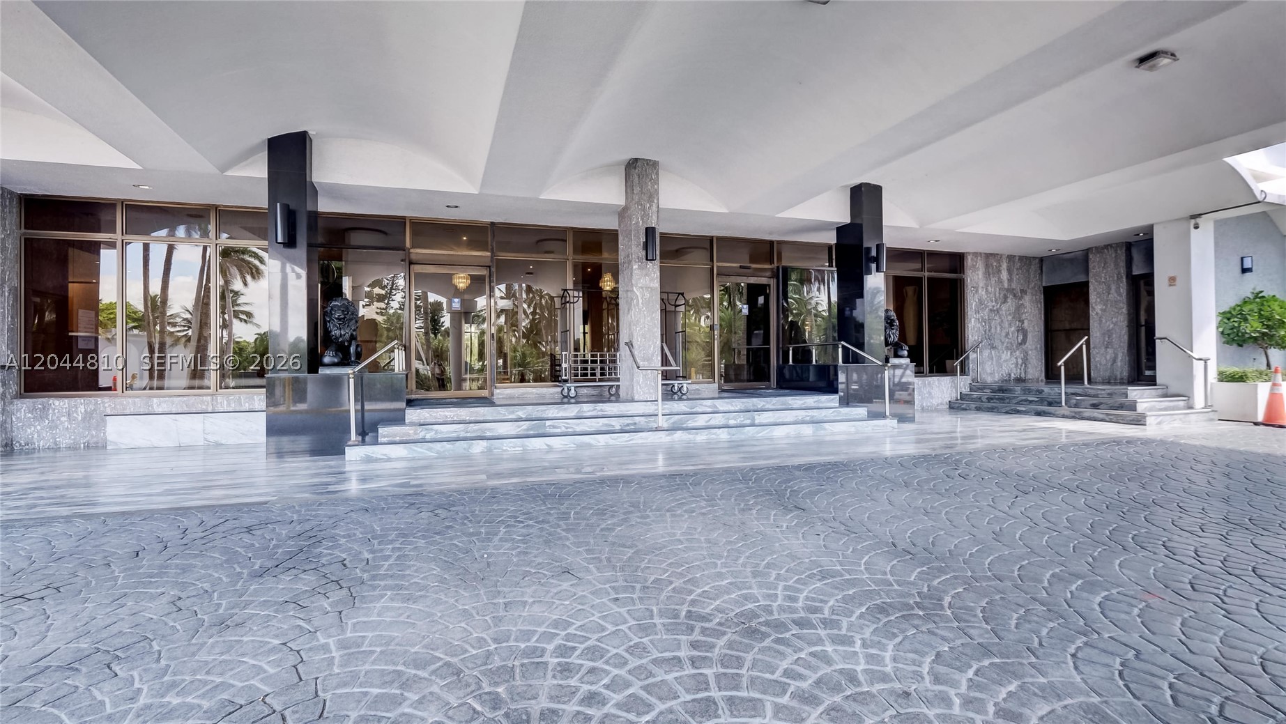 THE CARRIAGE HOUSE CONDO - Residential Lease