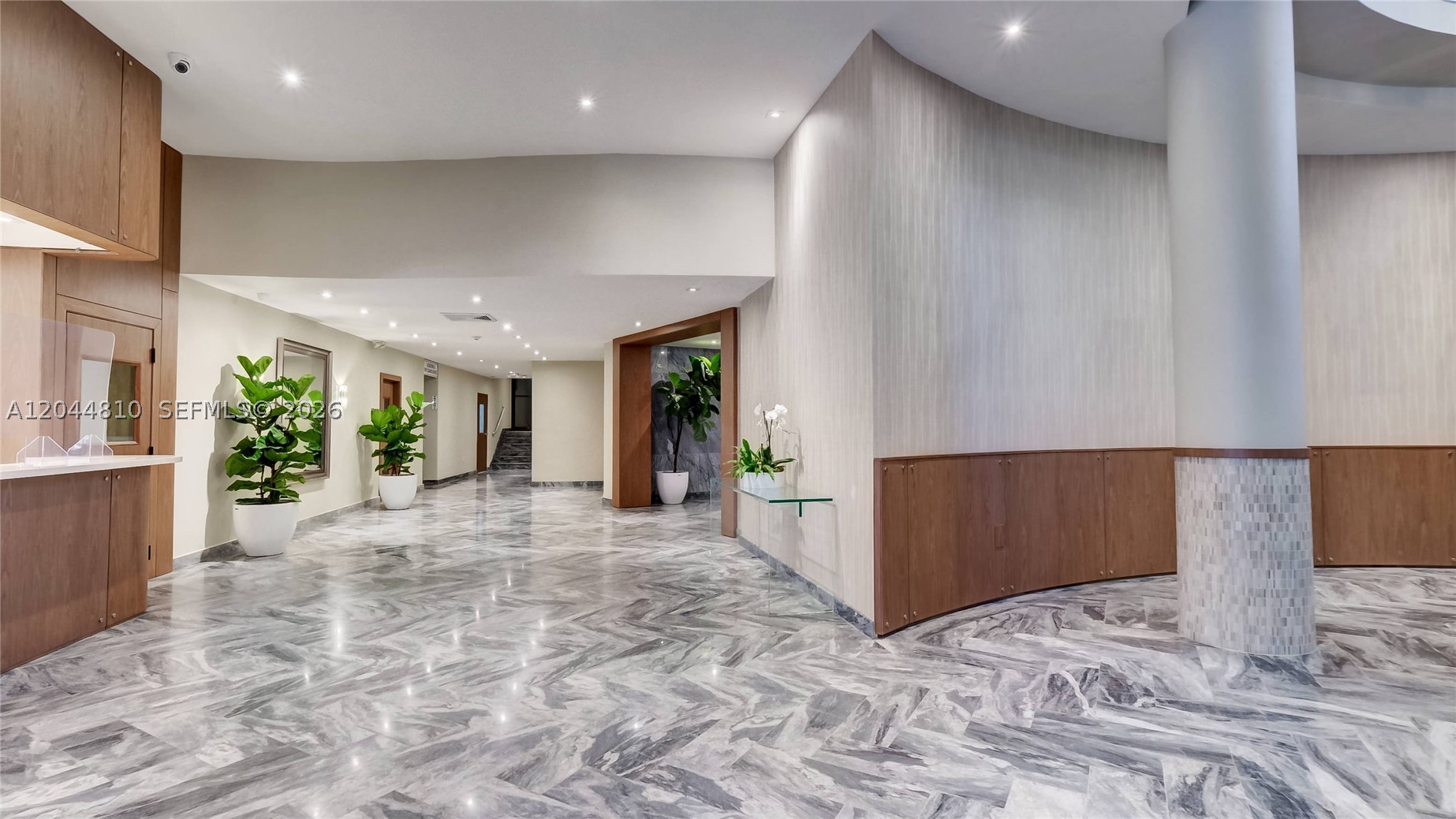 THE CARRIAGE HOUSE CONDO - Residential Lease