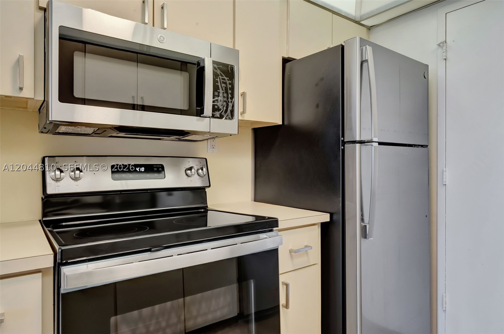 THE CARRIAGE HOUSE CONDO - Residential Lease