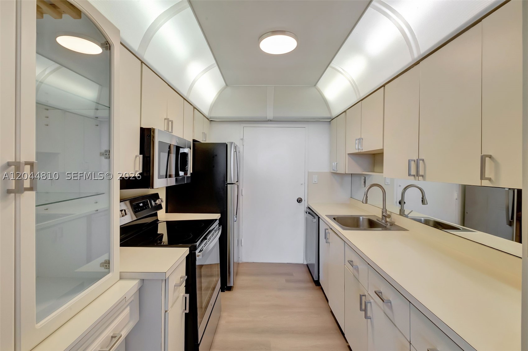 THE CARRIAGE HOUSE CONDO - Residential Lease