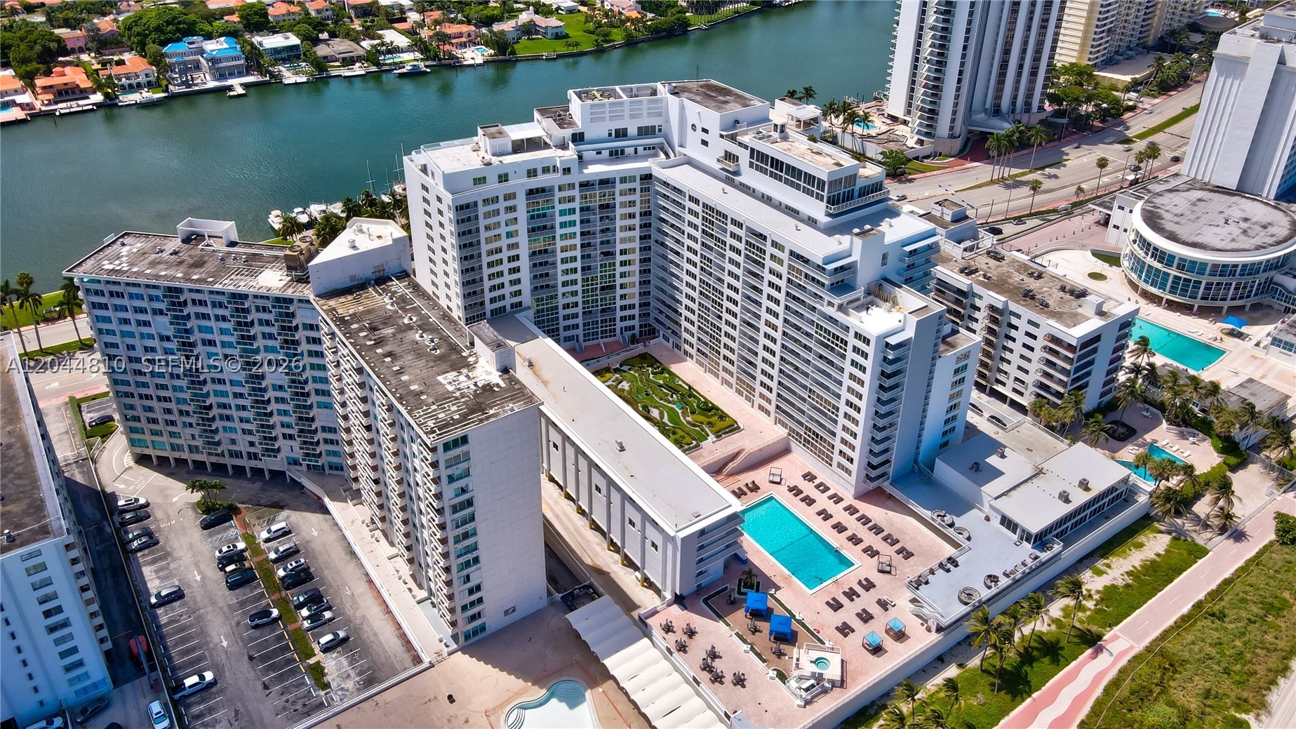 THE CARRIAGE HOUSE CONDO - Residential Lease