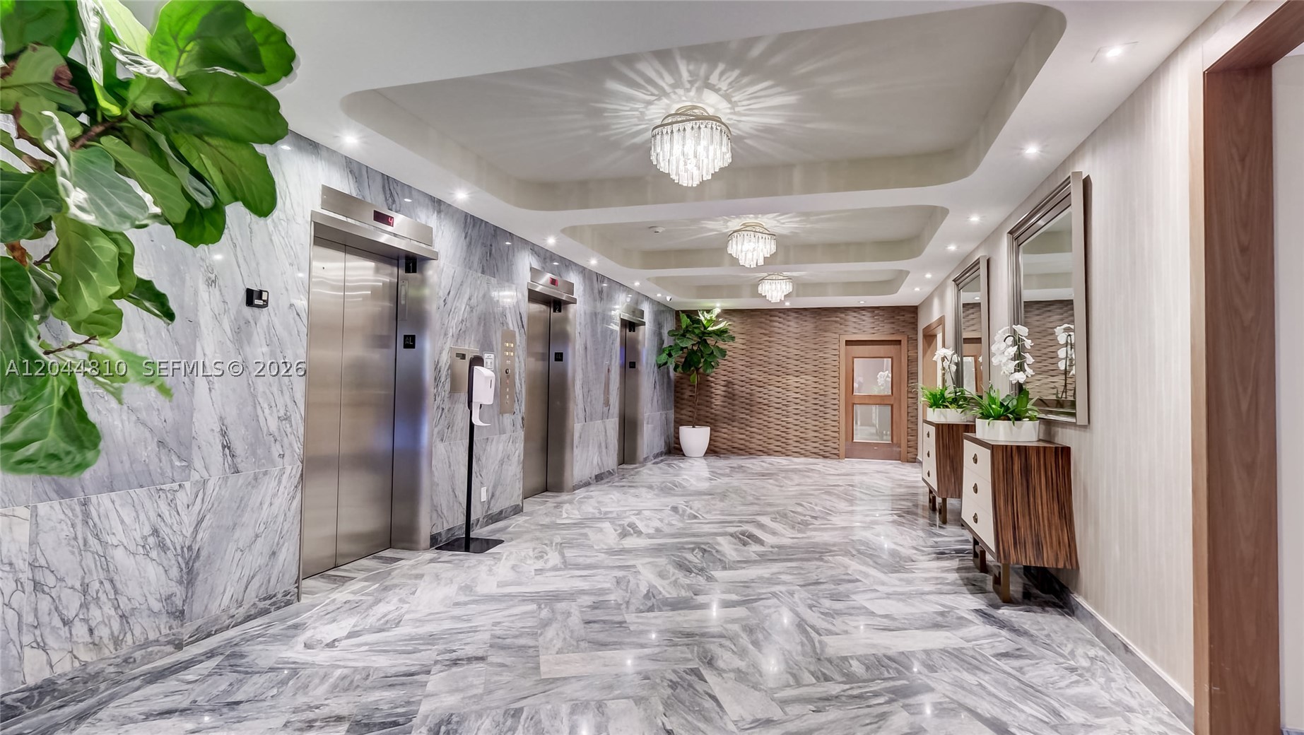 THE CARRIAGE HOUSE CONDO - Residential Lease