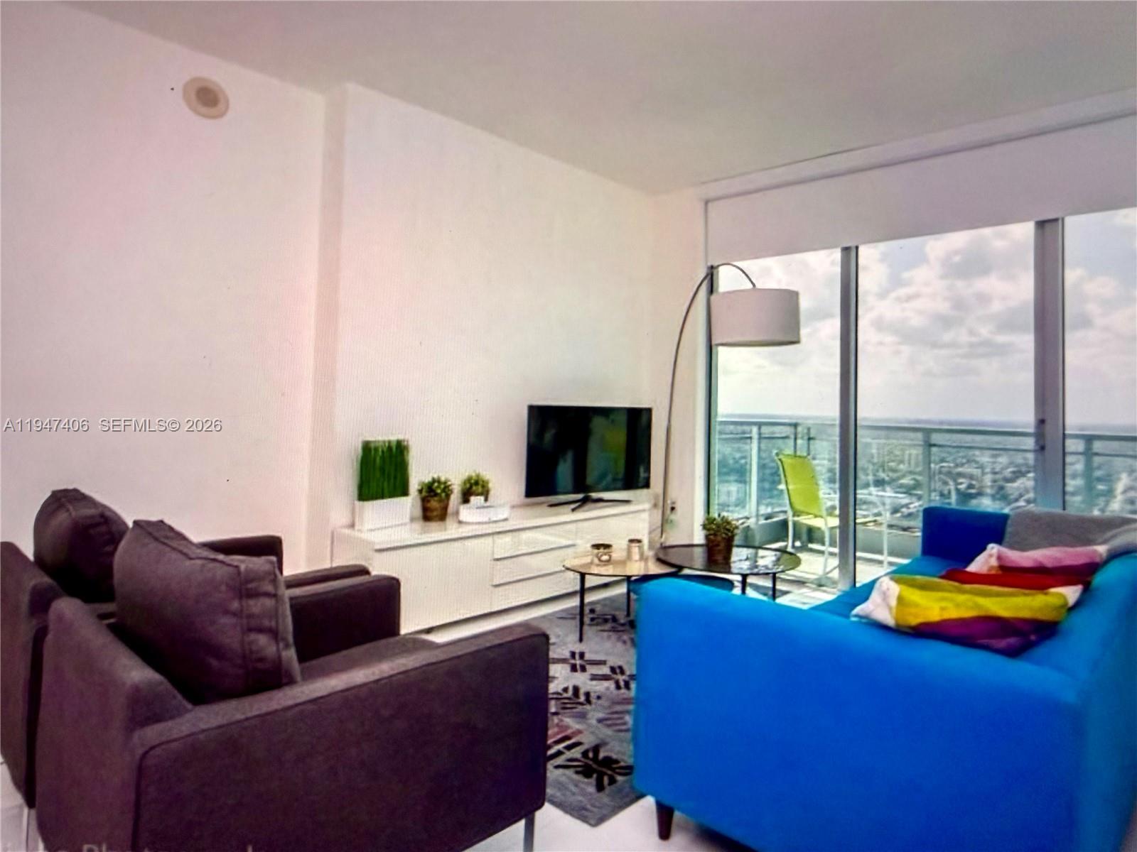 MINT CONDO - Residential
