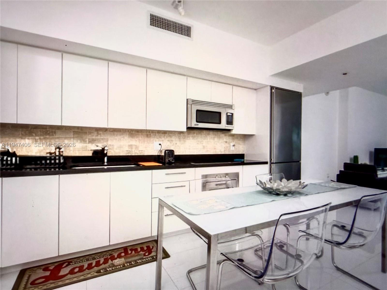 MINT CONDO - Residential