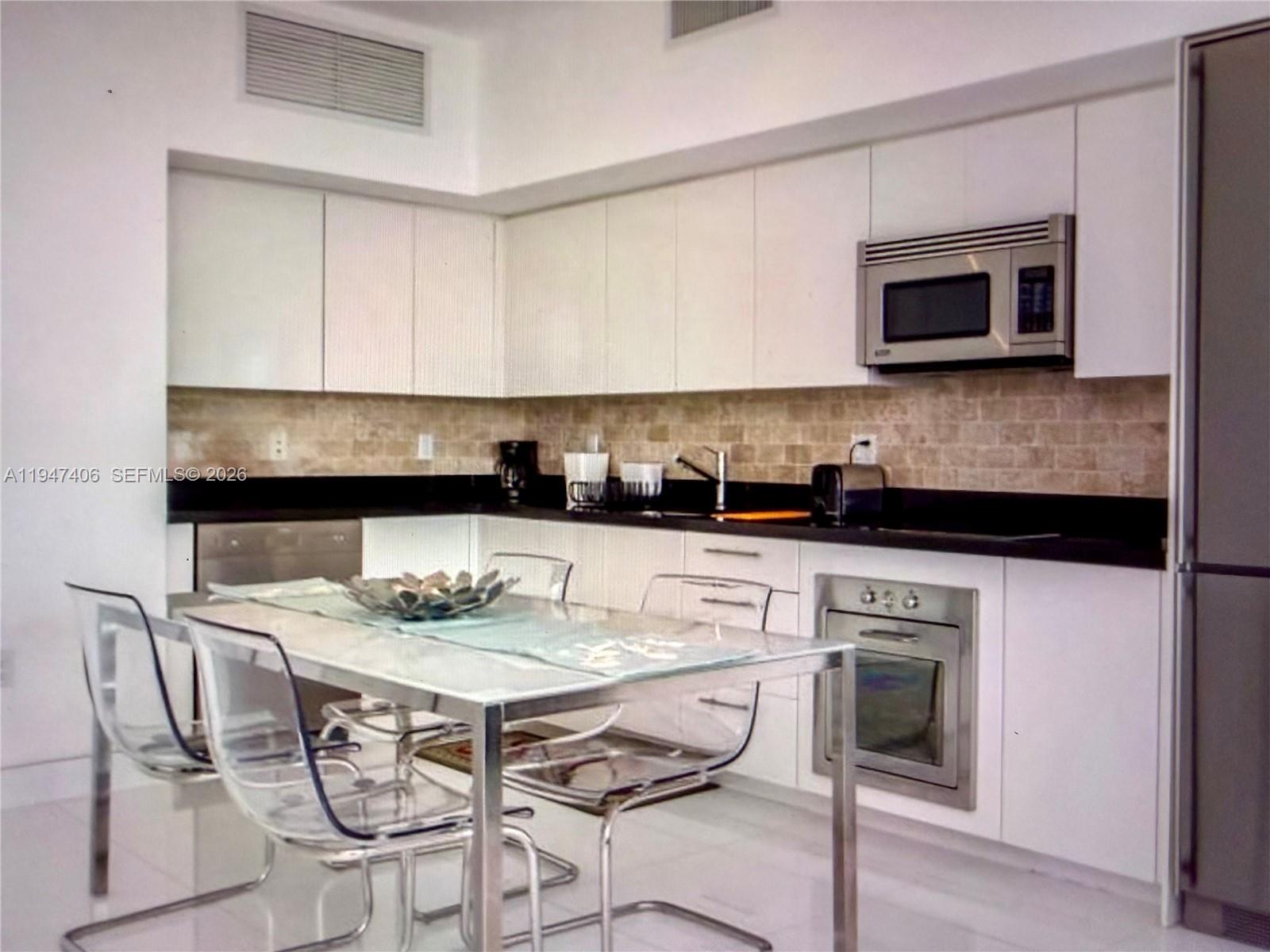 MINT CONDO - Residential