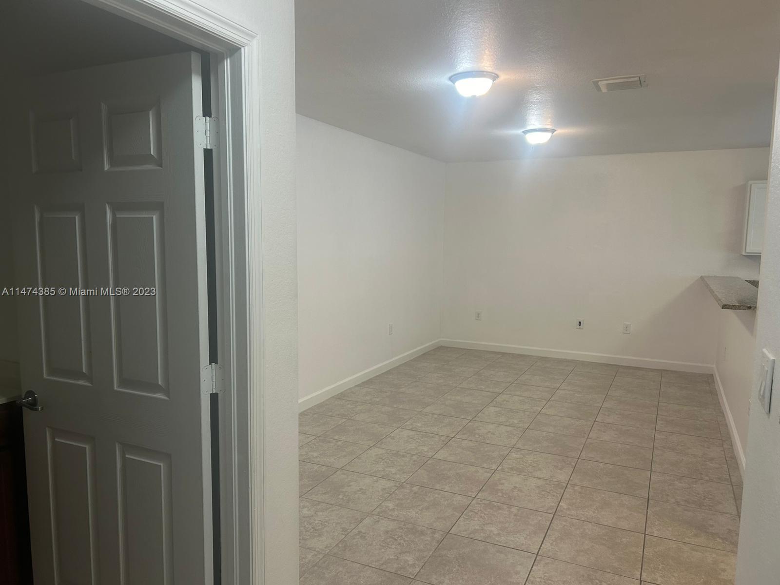 THE COURTS AT BAYSHORE I - Residential Lease