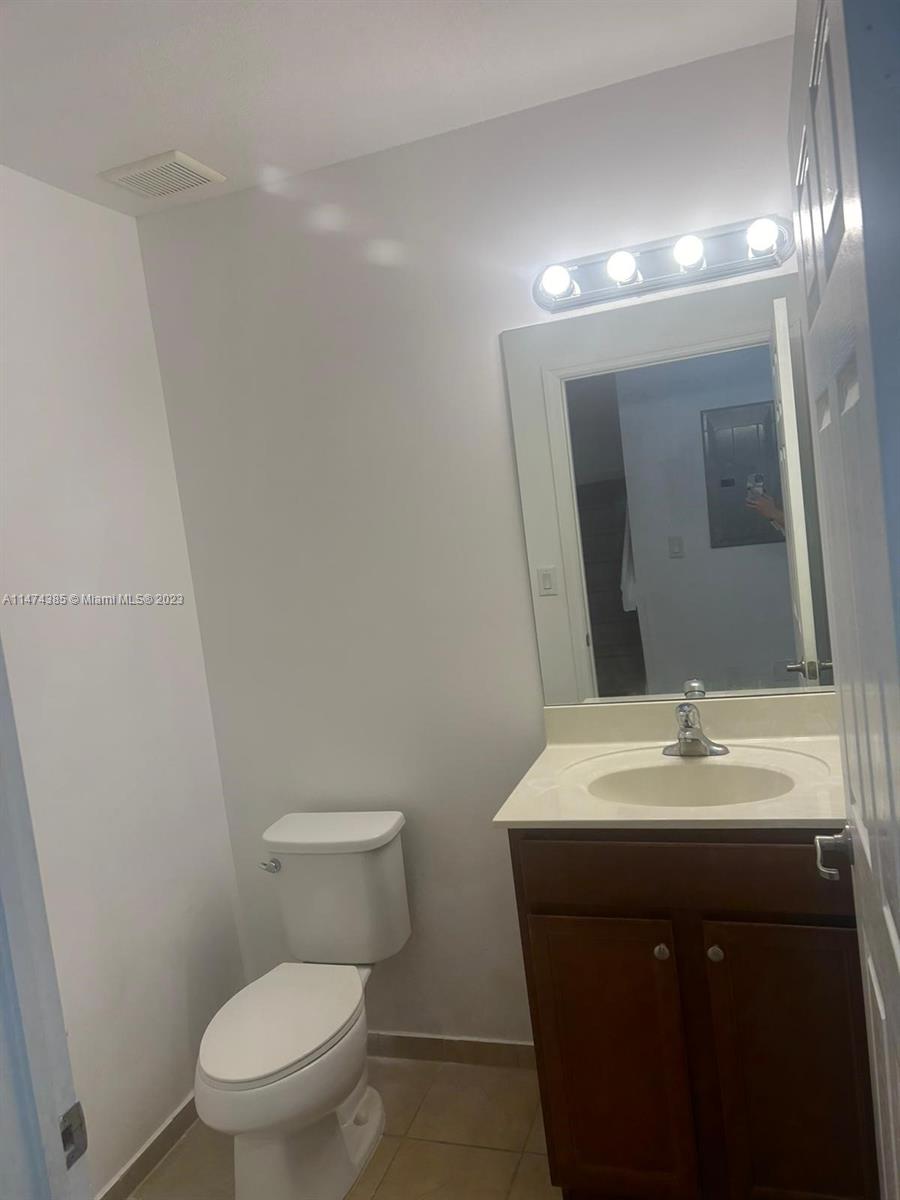 THE COURTS AT BAYSHORE I - Residential Lease