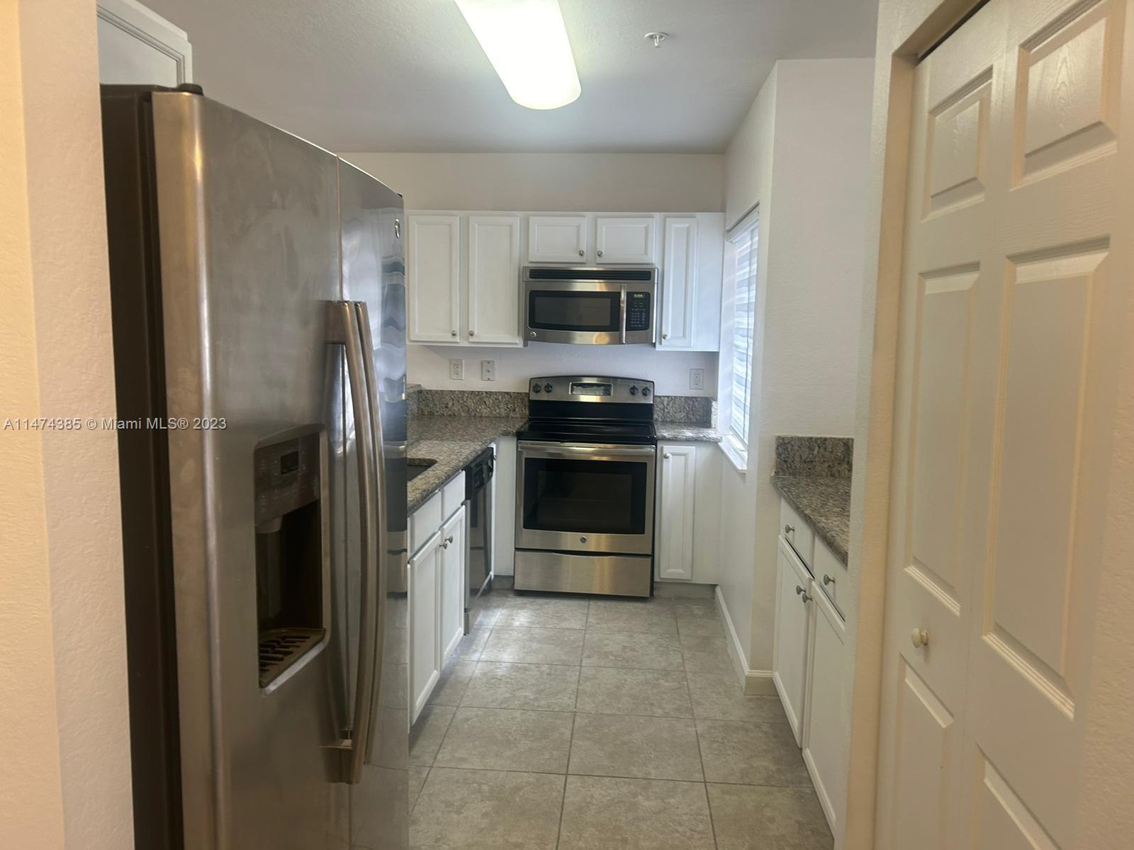 THE COURTS AT BAYSHORE I - Residential Lease