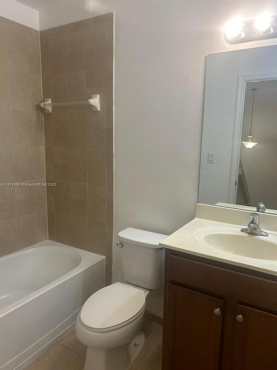 THE COURTS AT BAYSHORE I - Residential Lease