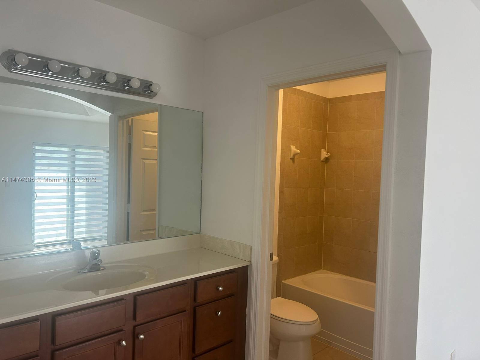 THE COURTS AT BAYSHORE I - Residential Lease