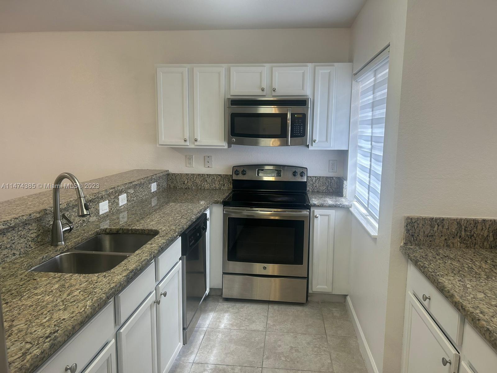 THE COURTS AT BAYSHORE I - Residential Lease