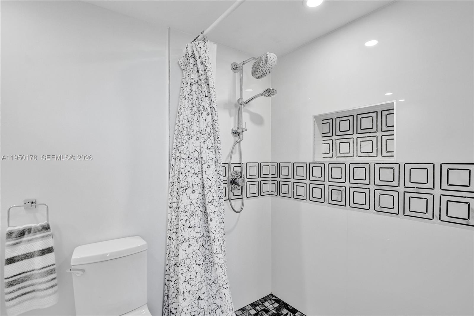 MEADOWBROOK LAKES VIEW CO - Residential