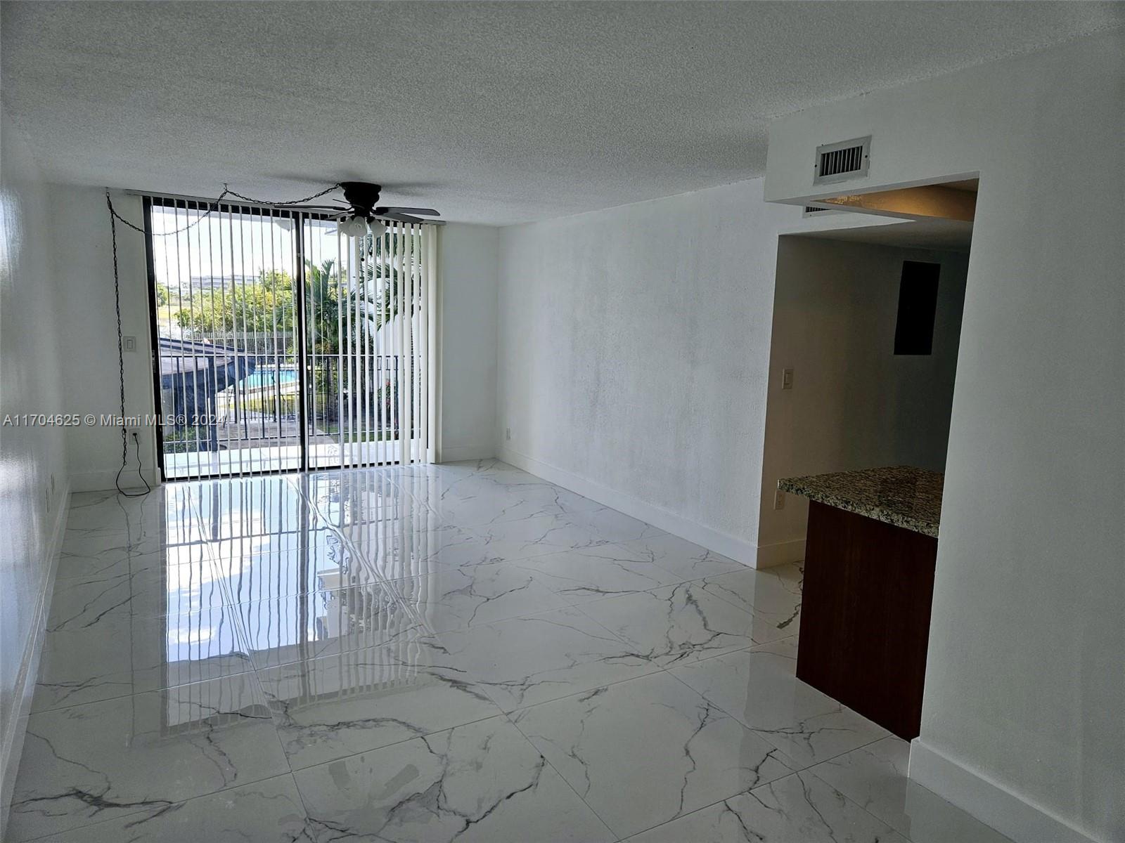 Spectacular remodeled apartment, located on Fontainebleau Blvd. 15 minutes from Florida International University (FIU), 10 minutes from Dolphin Mall, International Mall and Mall of the Americas, 15 minutes from Miami International Airport. Available now!.
