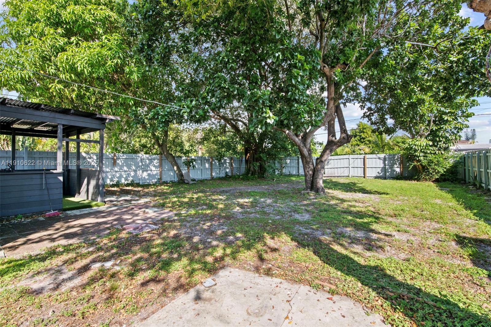 HOLLYWOOD PARK - Residential