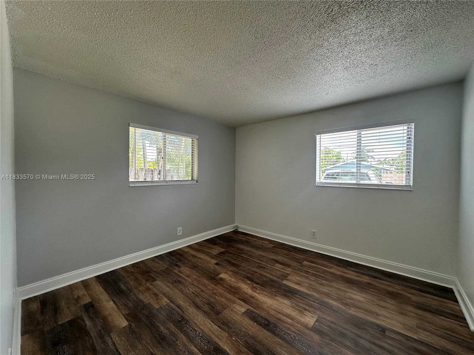 HOLLYWOOD PARK - Residential Lease