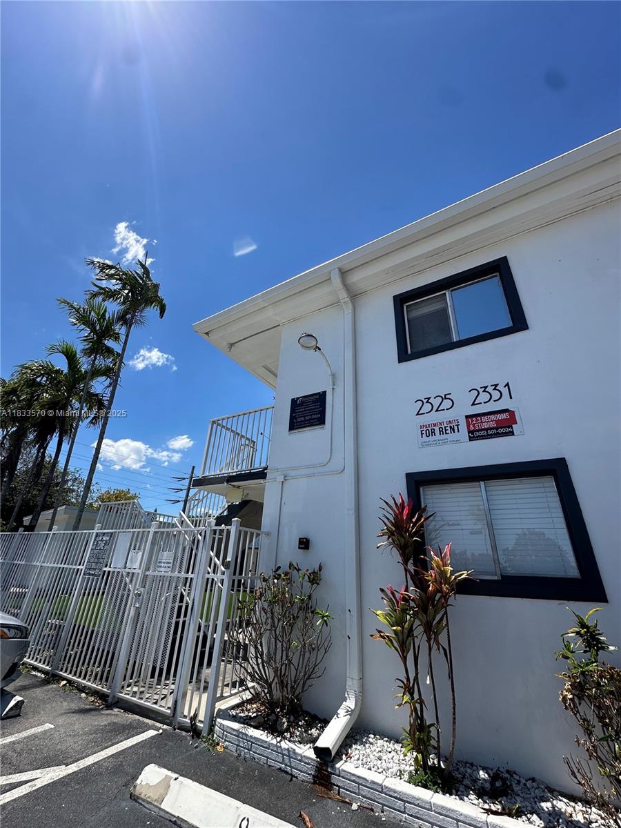 HOLLYWOOD PARK - Residential Lease