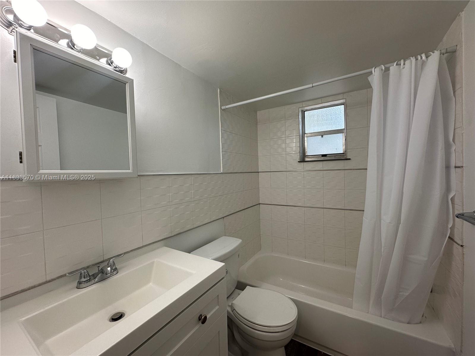 HOLLYWOOD PARK - Residential Lease