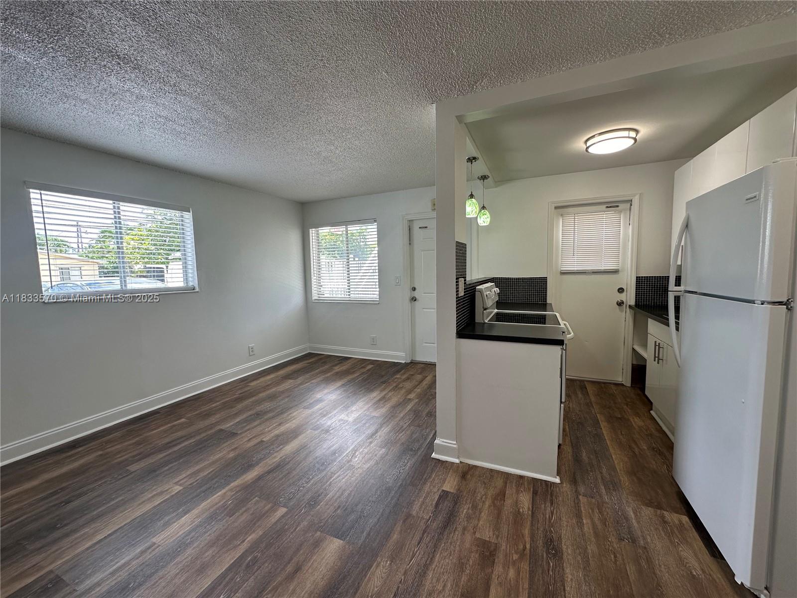 HOLLYWOOD PARK - Residential Lease